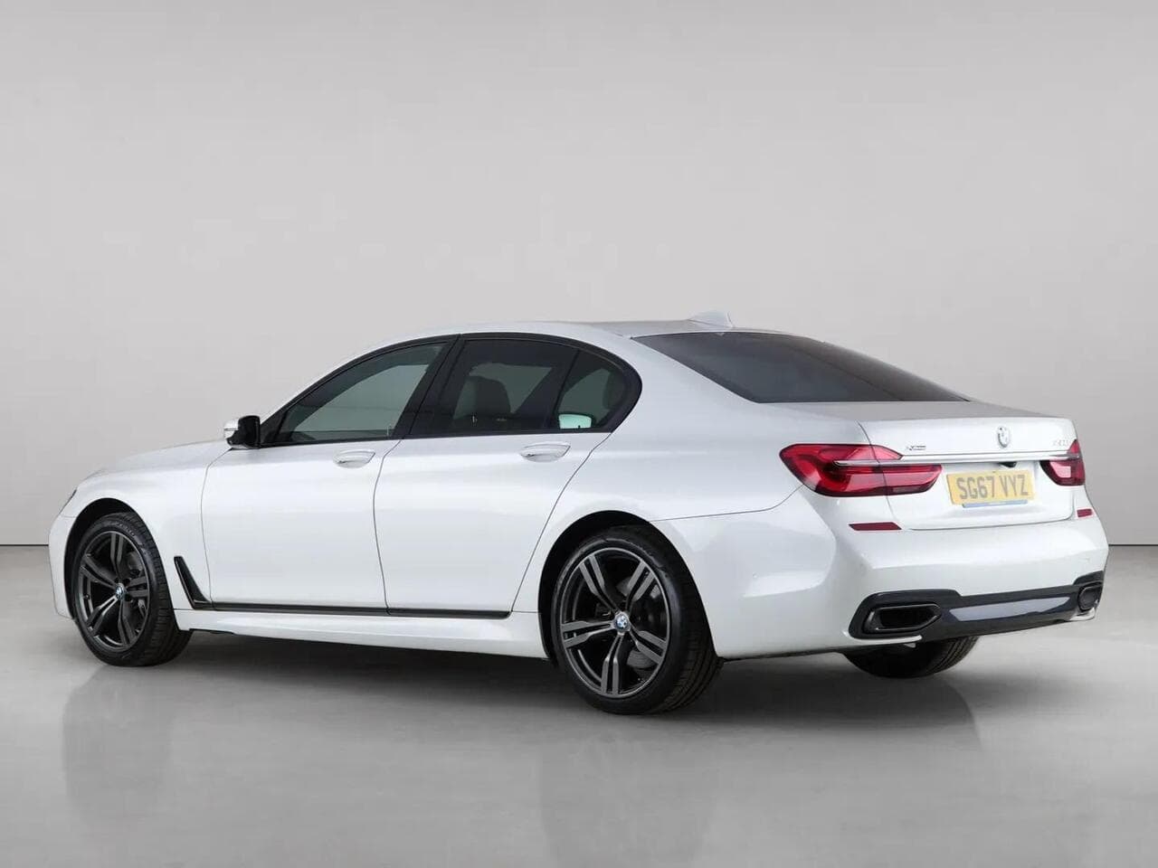 BMW 7 Series thumbnail Rear Left