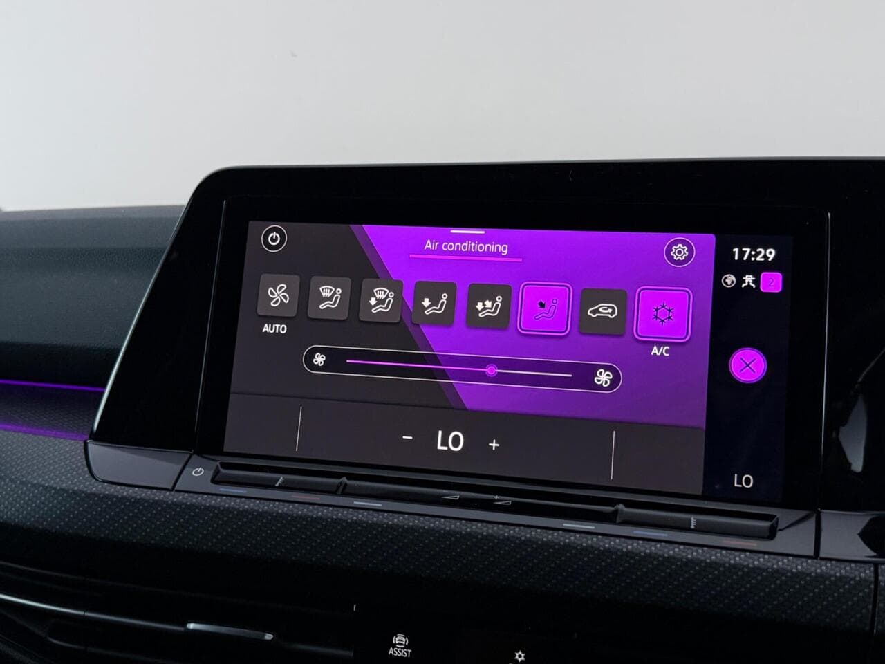 Volkswagen Golf thumbnail Infotainment System
