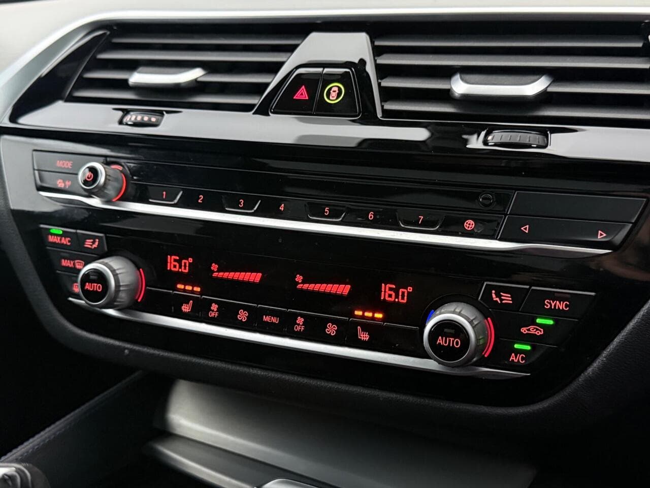 BMW 6 Series Gran Turismo thumbnail Infotainment System