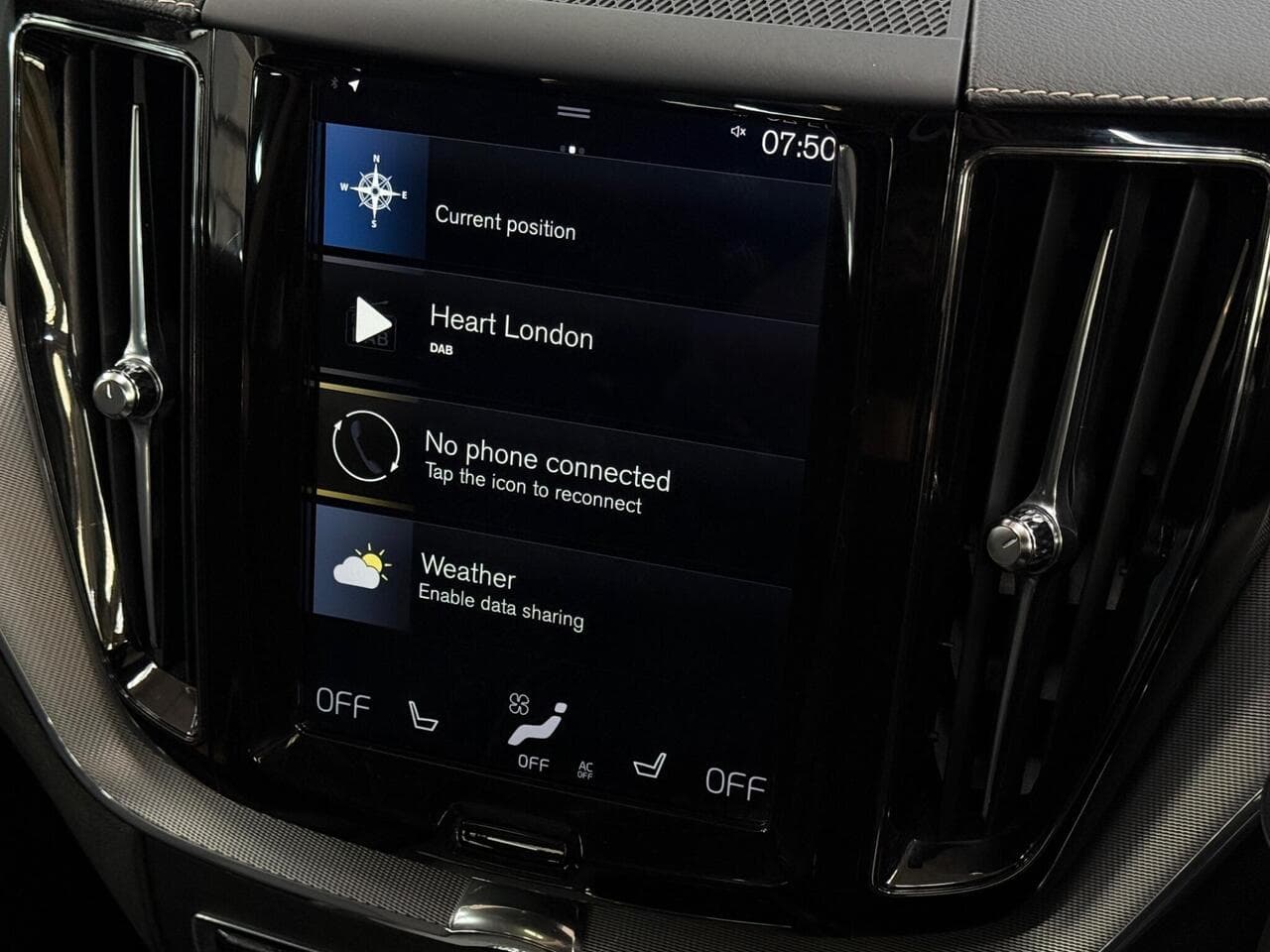 Volvo XC60 thumbnail Infotainment System