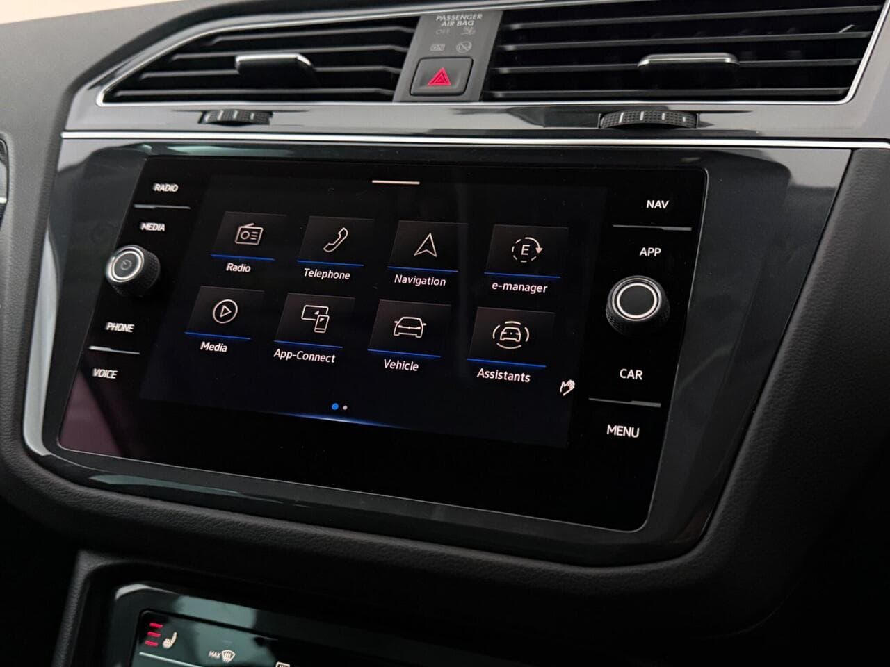 Volkswagen Tiguan thumbnail Infotainment System