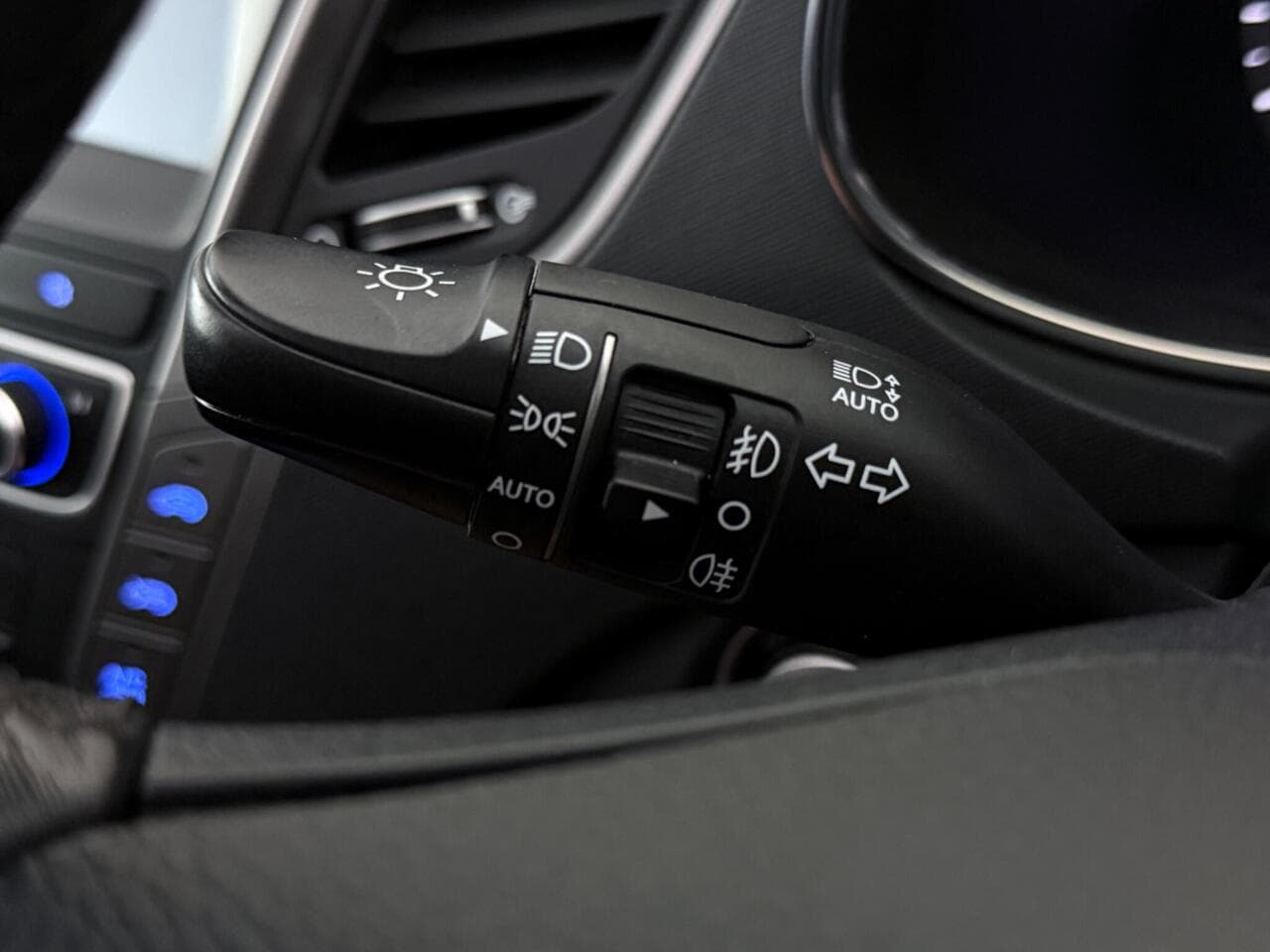 Hyundai Santa Fe thumbnail Misc Controls