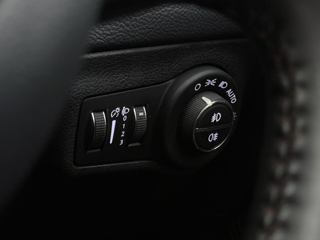 Jeep Compass thumbnail Misc Controls