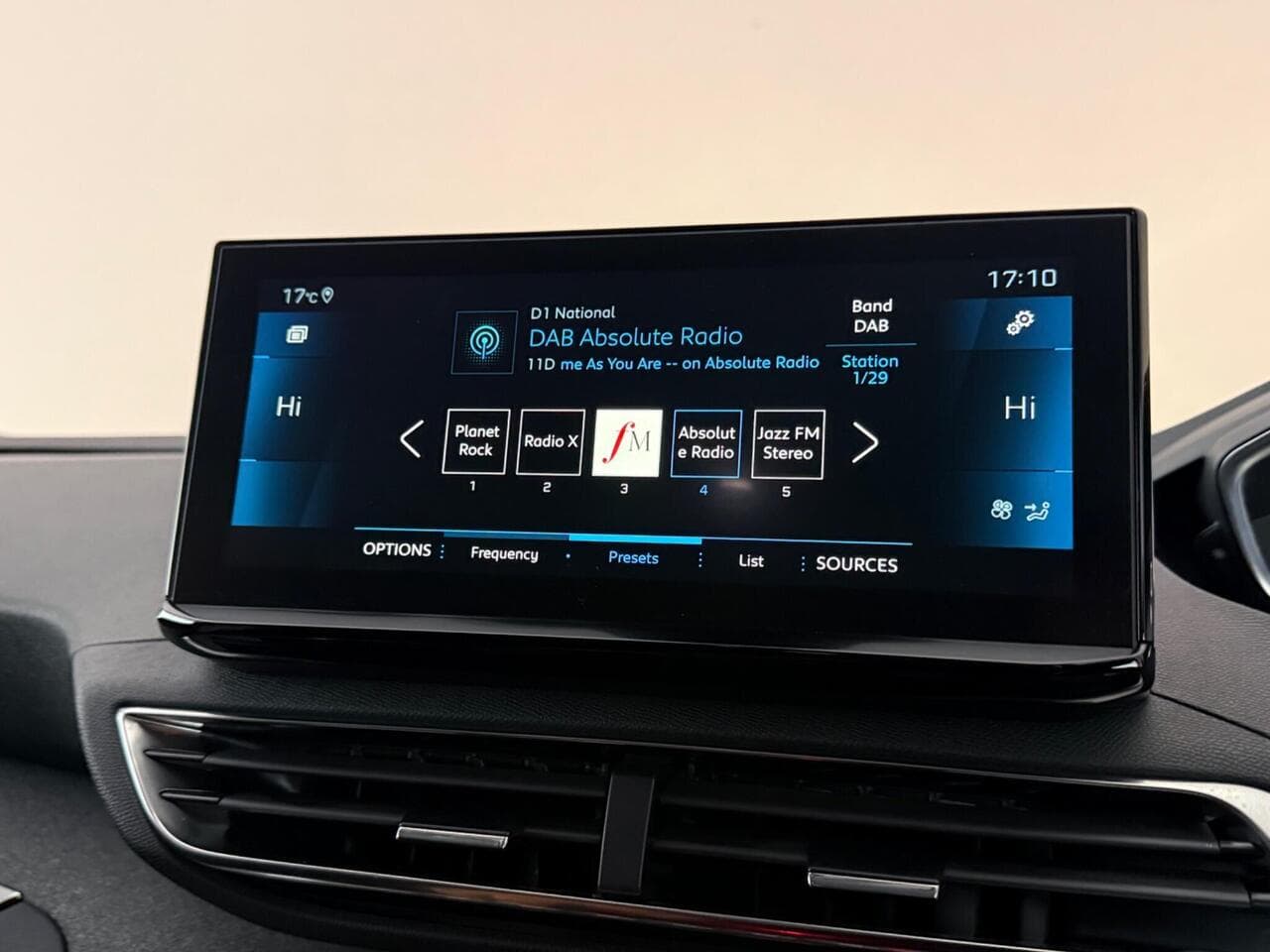 Peugeot 5008 thumbnail Infotainment System