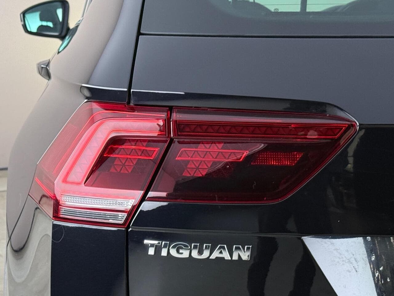 Volkswagen Tiguan thumbnail Lights Rear