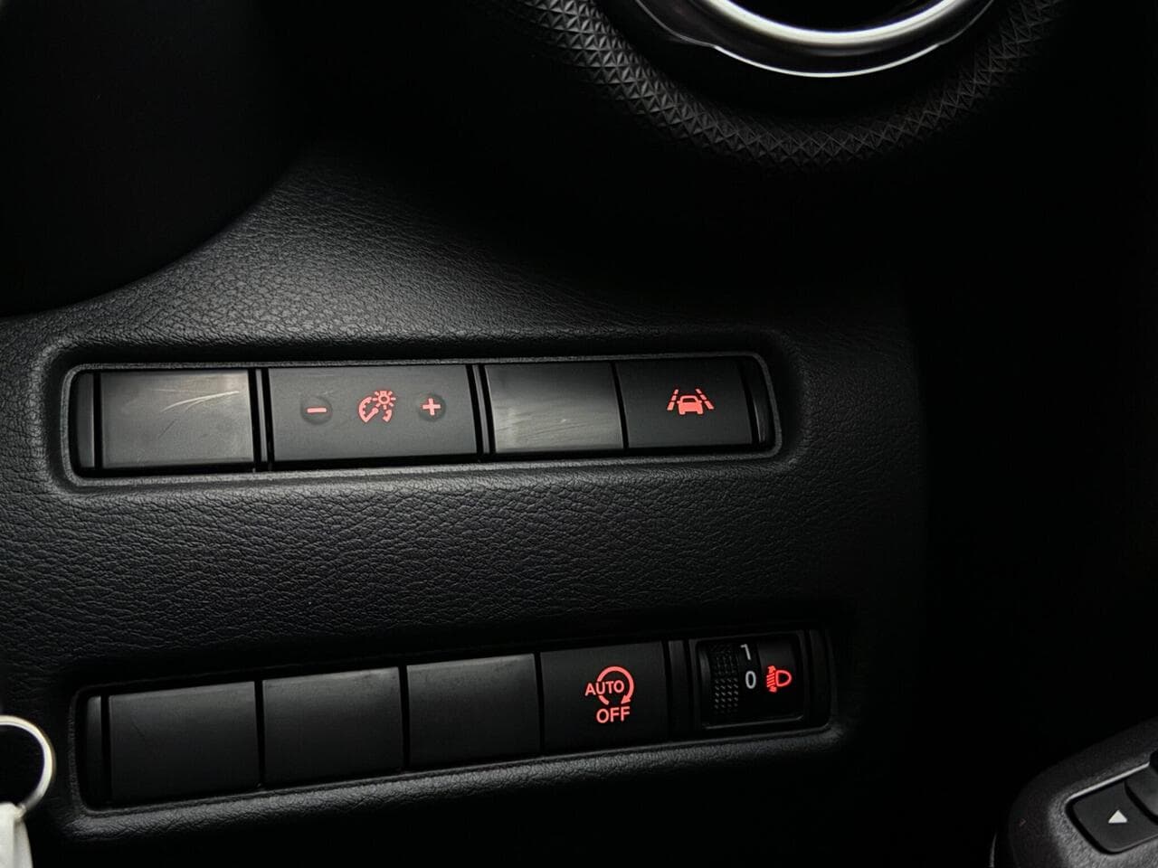 Nissan Juke thumbnail Misc Controls