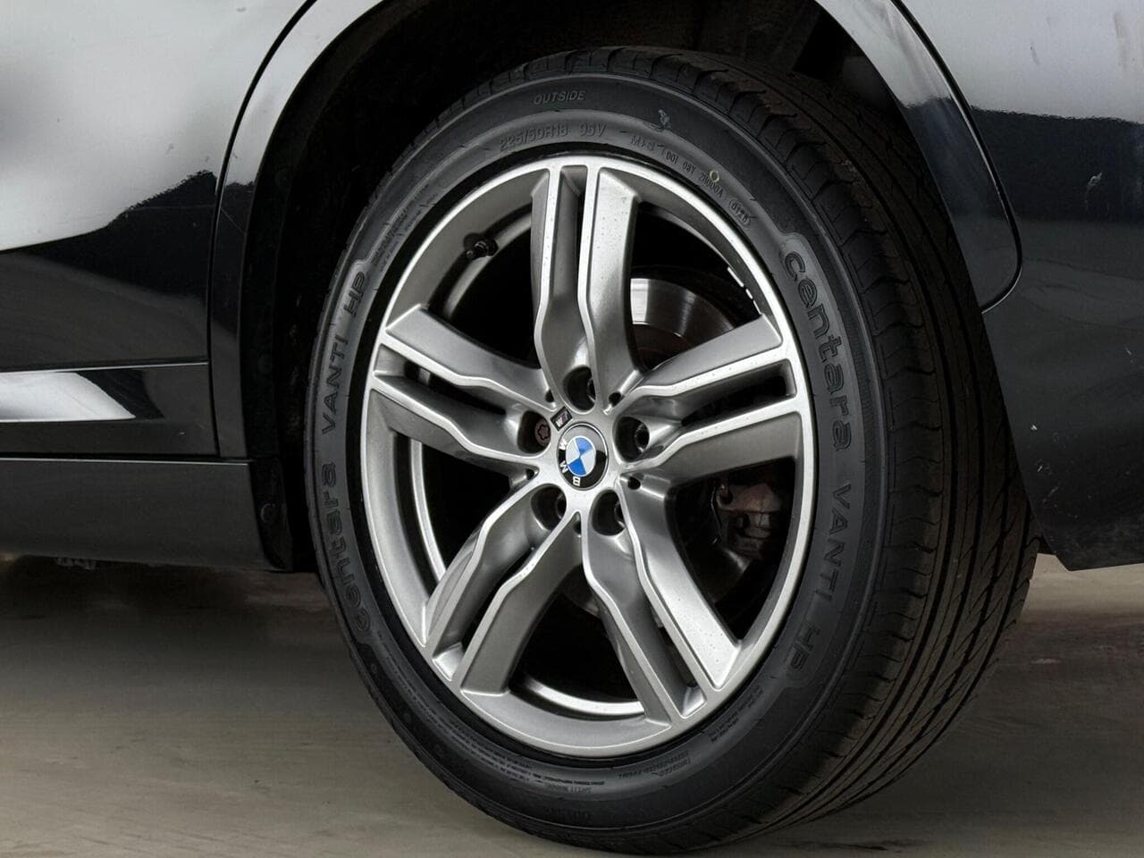 BMW X1 thumbnail Wheel