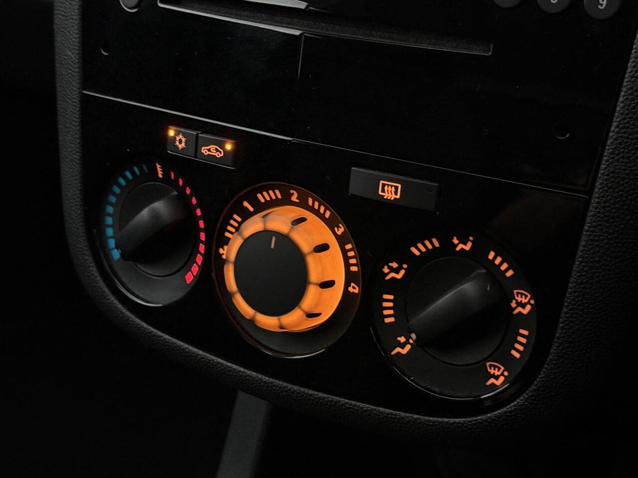 Vauxhall Corsa thumbnail Misc Controls
