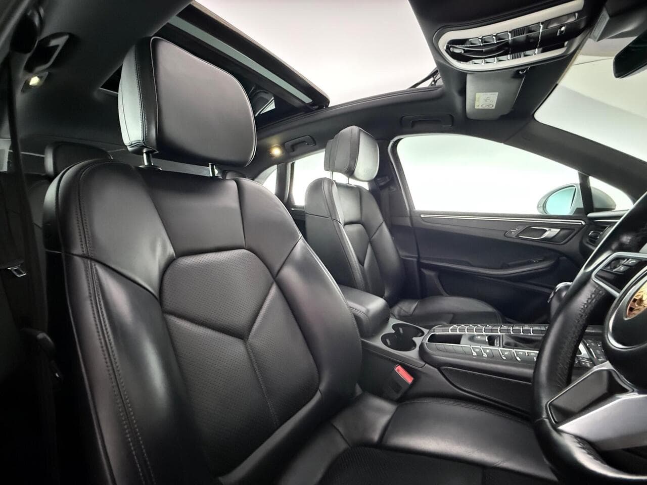 Porsche Macan thumbnail Seat Driver