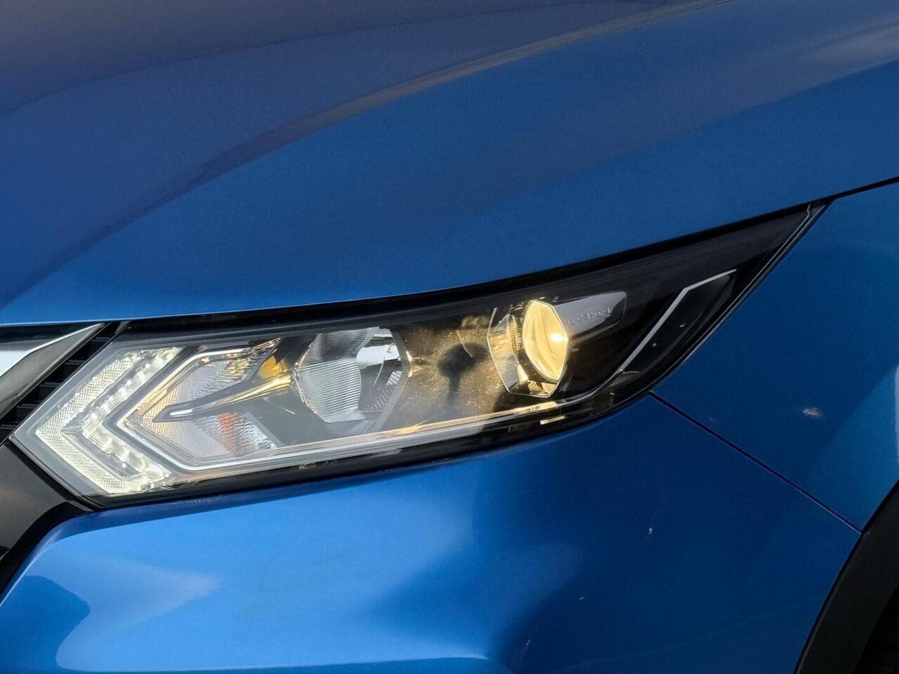 Nissan Qashqai thumbnail Lights Front