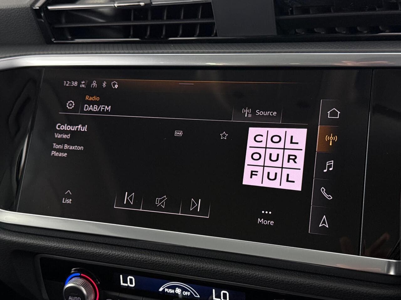 Audi Q3 thumbnail Infotainment System