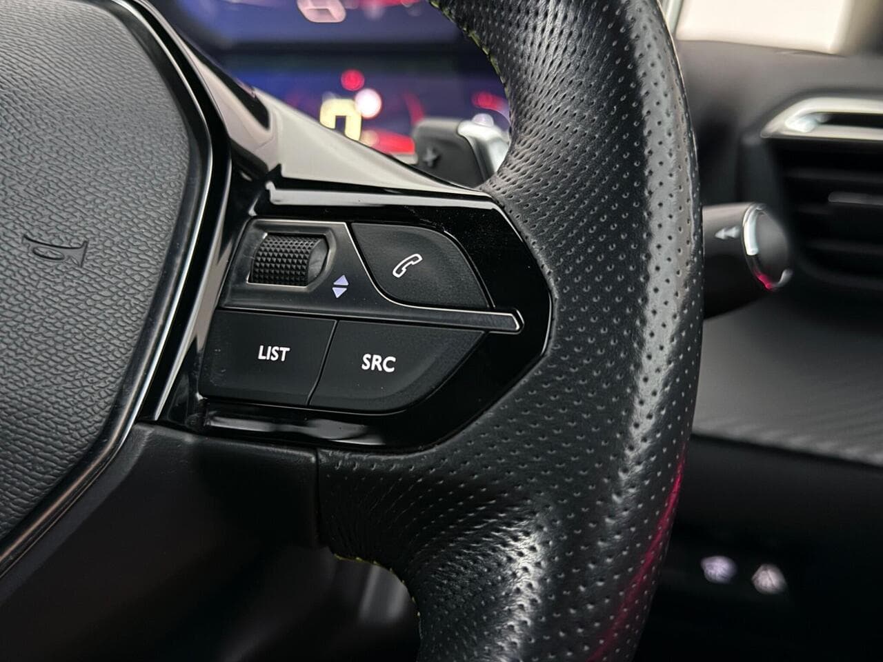 Peugeot 2008 thumbnail Misc Controls