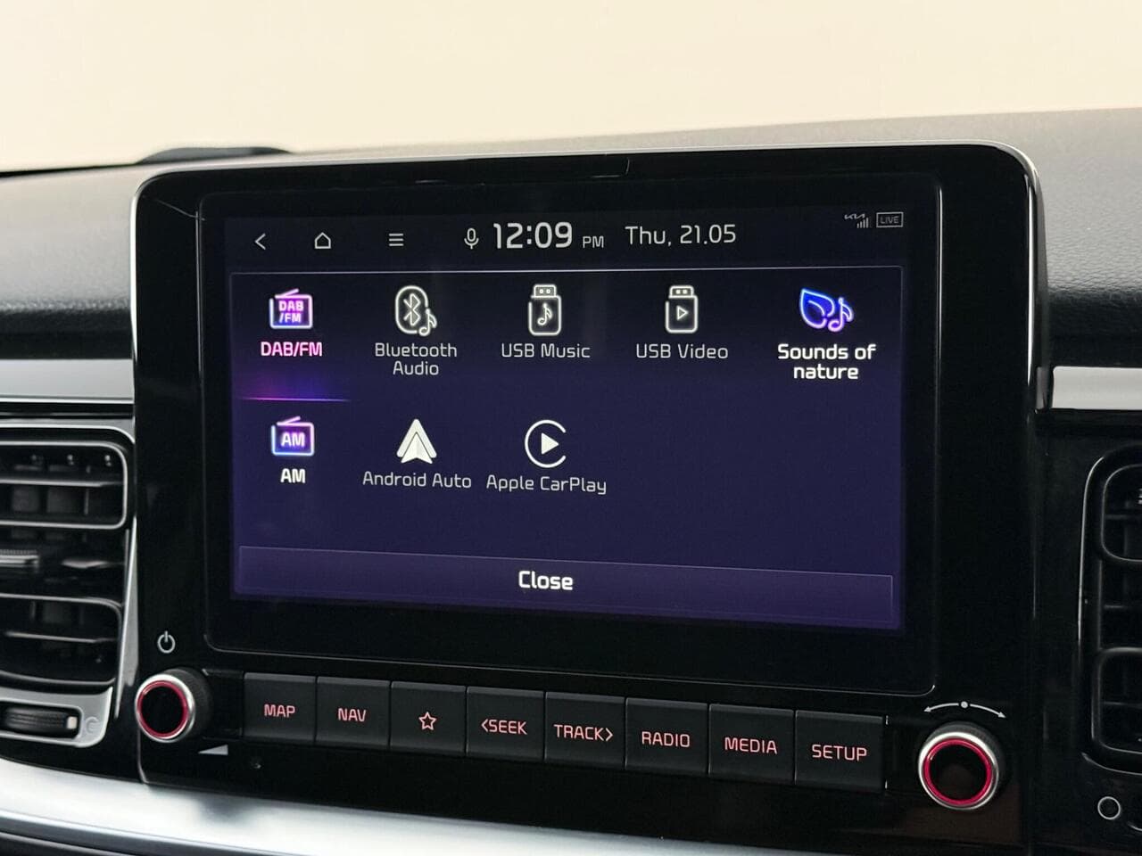 Kia Stonic thumbnail Infotainment System
