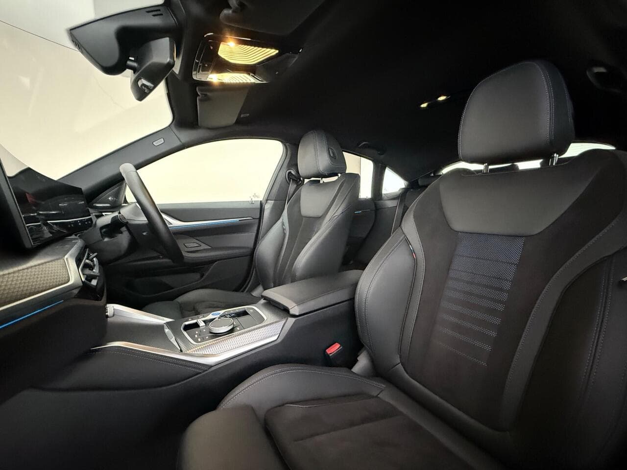 BMW i4 thumbnail Seat Front Passenger