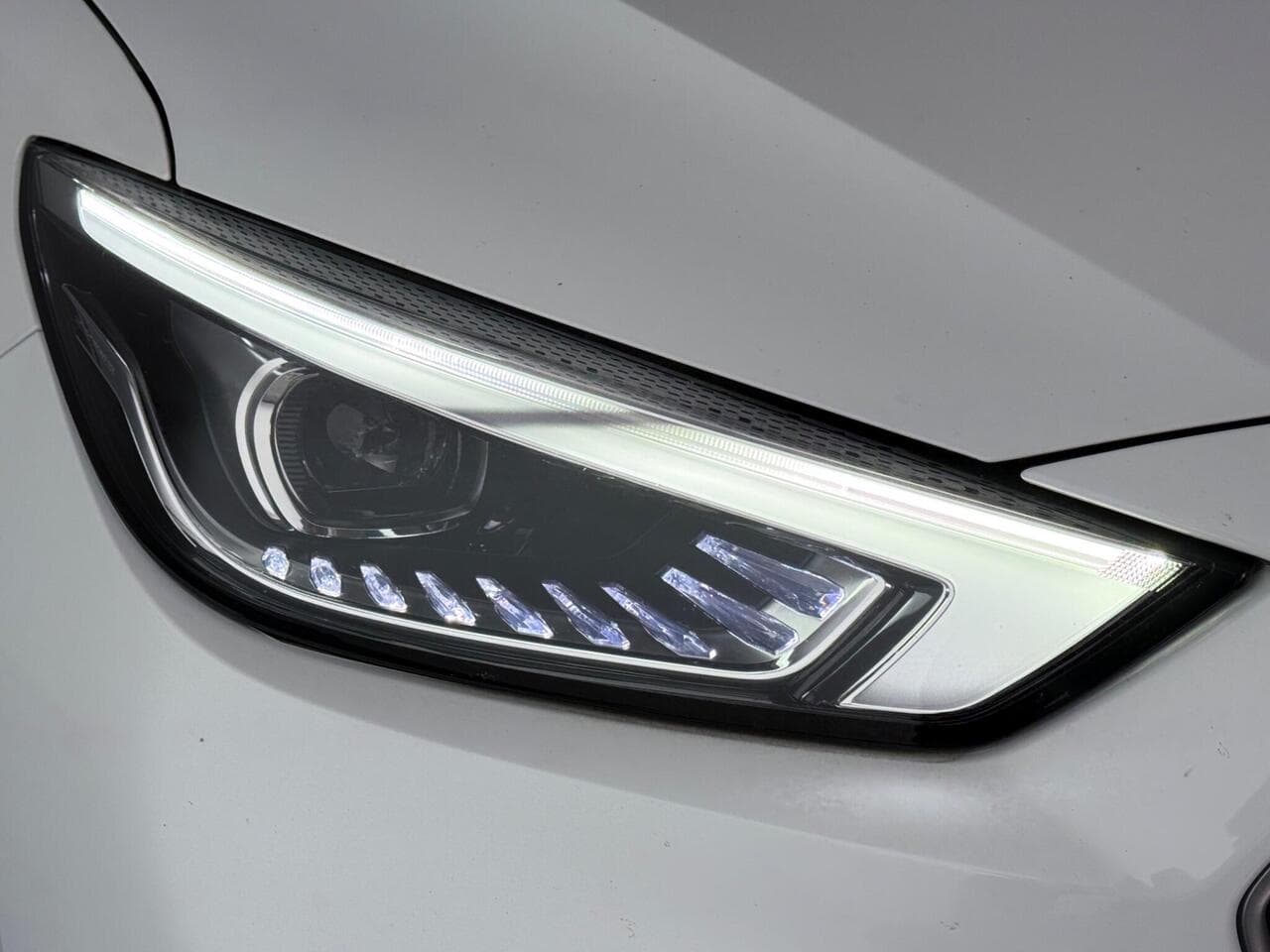 MG MG ZS thumbnail Lights Front