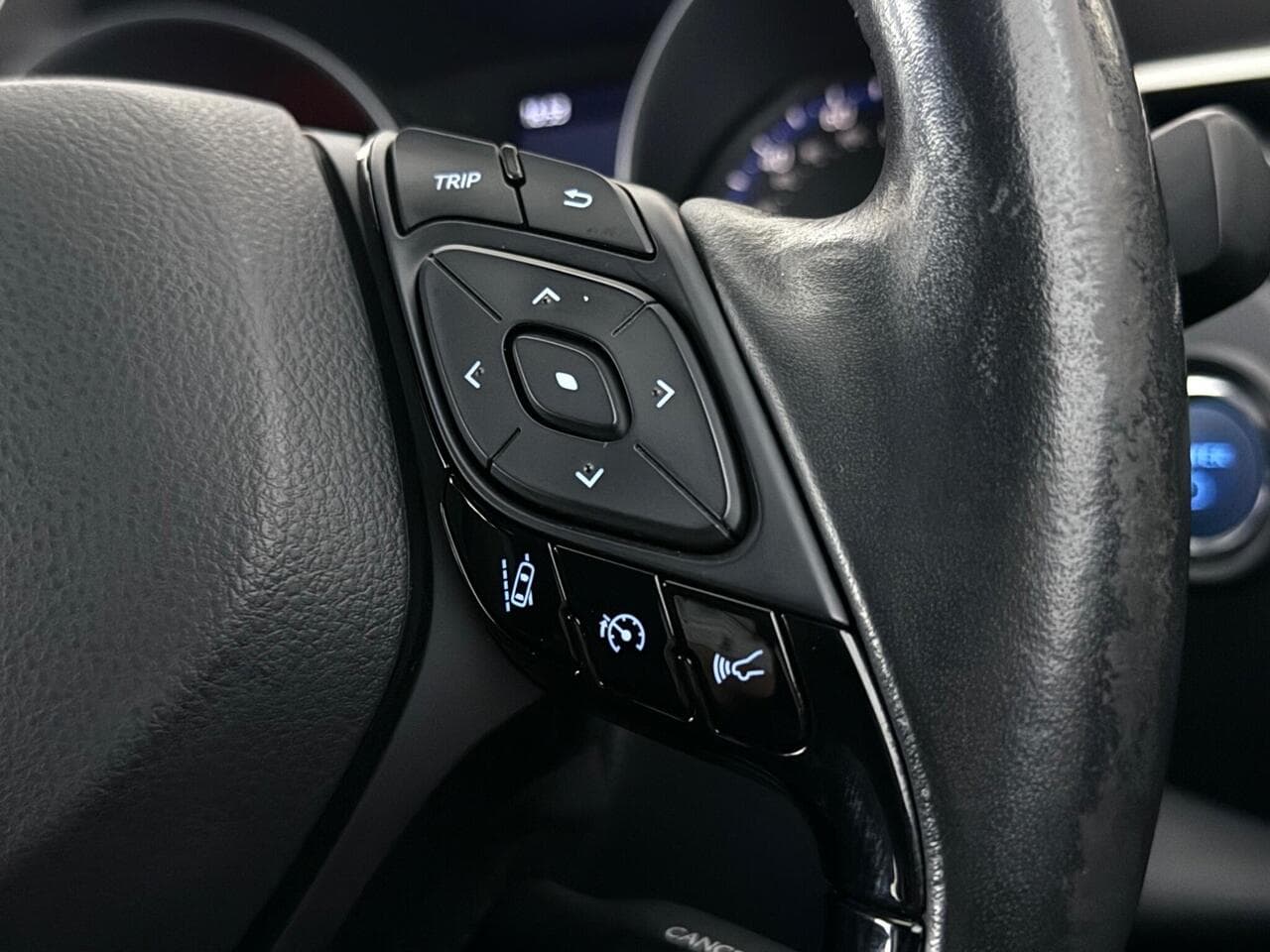 Toyota C-HR thumbnail Misc Controls