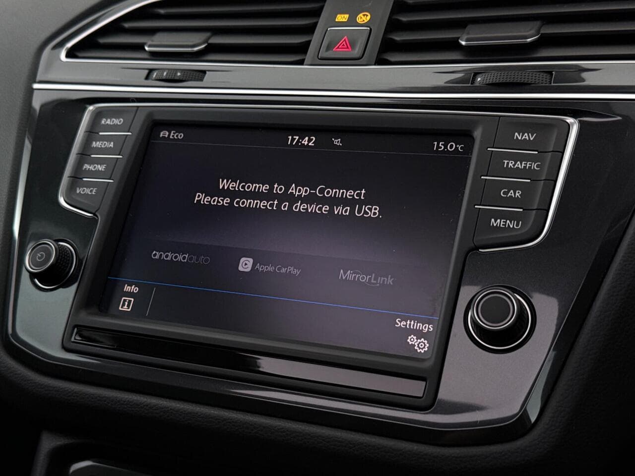 Volkswagen Tiguan thumbnail Infotainment System