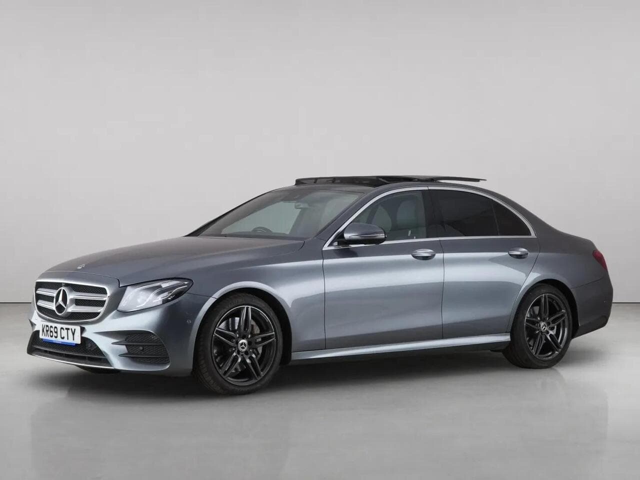 Mercedes-Benz E Class thumbnail Front Left