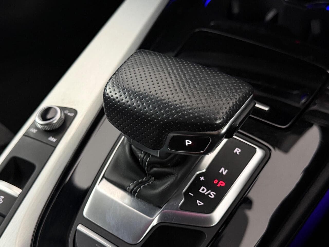 Audi A5 Cabriolet thumbnail Misc Controls