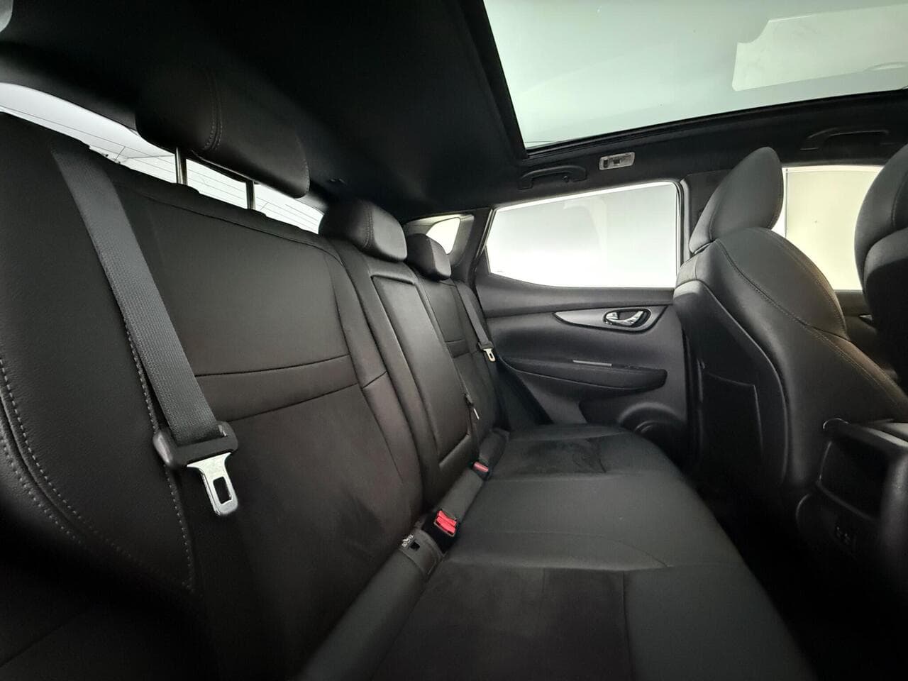 Nissan Qashqai thumbnail Seats Rear