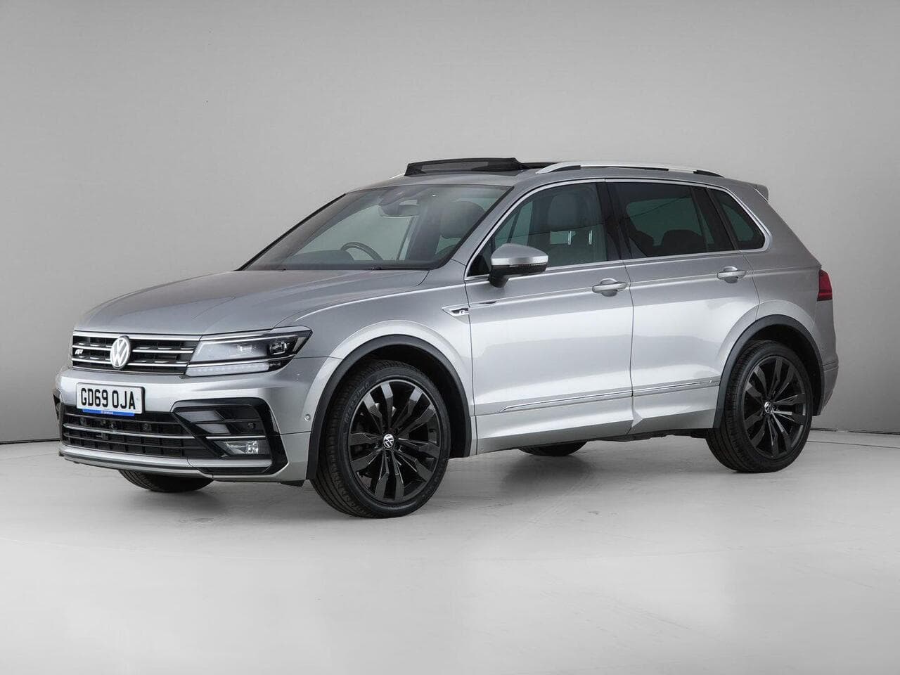 Volkswagen Tiguan thumbnail Front Left