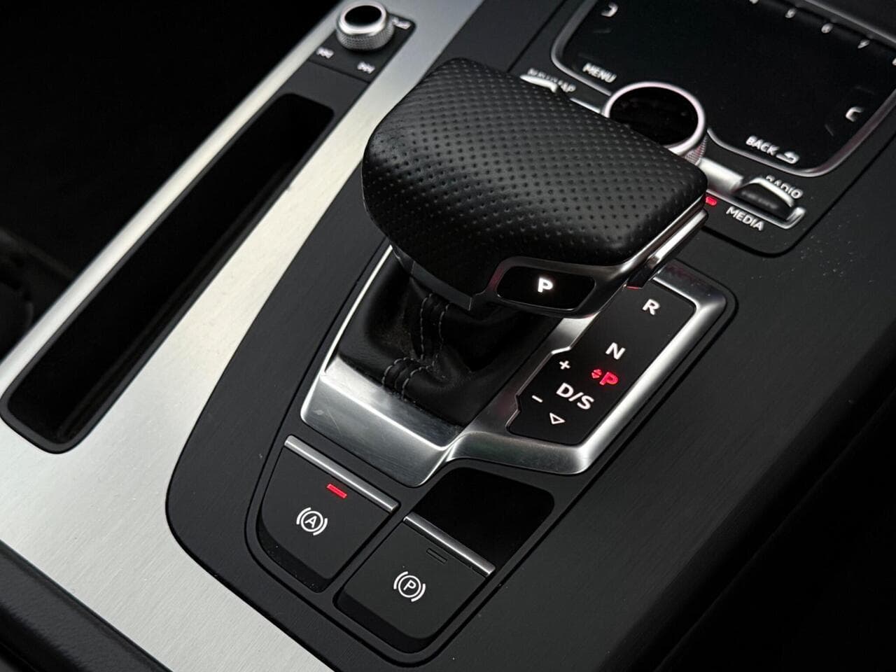Audi Q5 thumbnail Interior Front