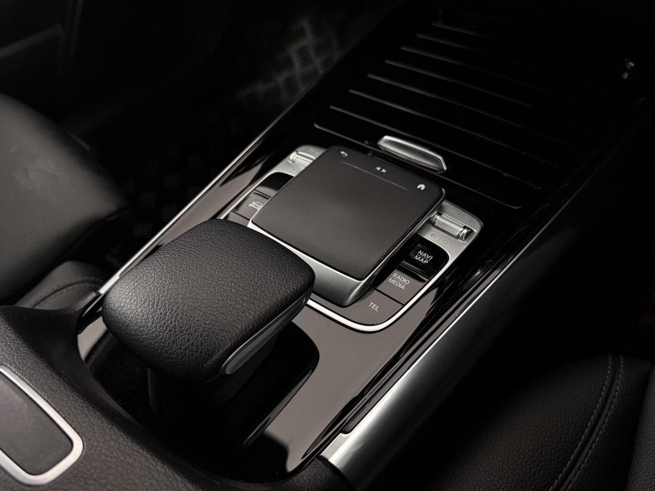 Mercedes-Benz B Class thumbnail Interior Front