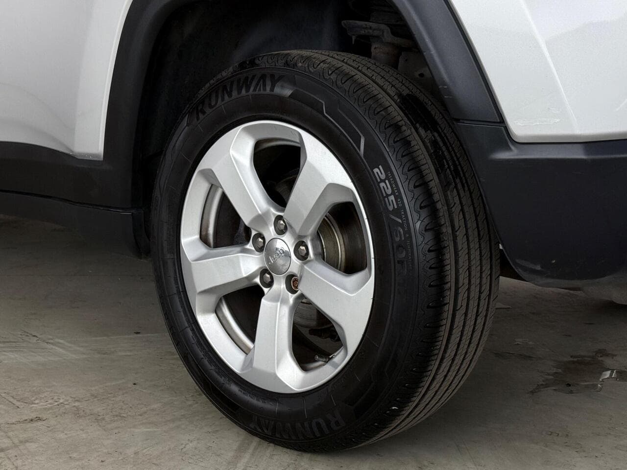 Jeep Compass thumbnail Wheel