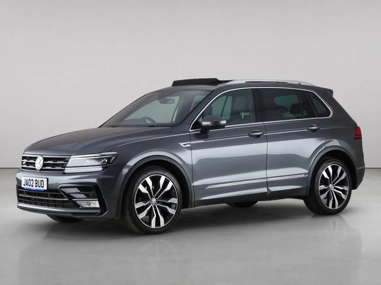 Volkswagen Tiguan thumbnail Front Left