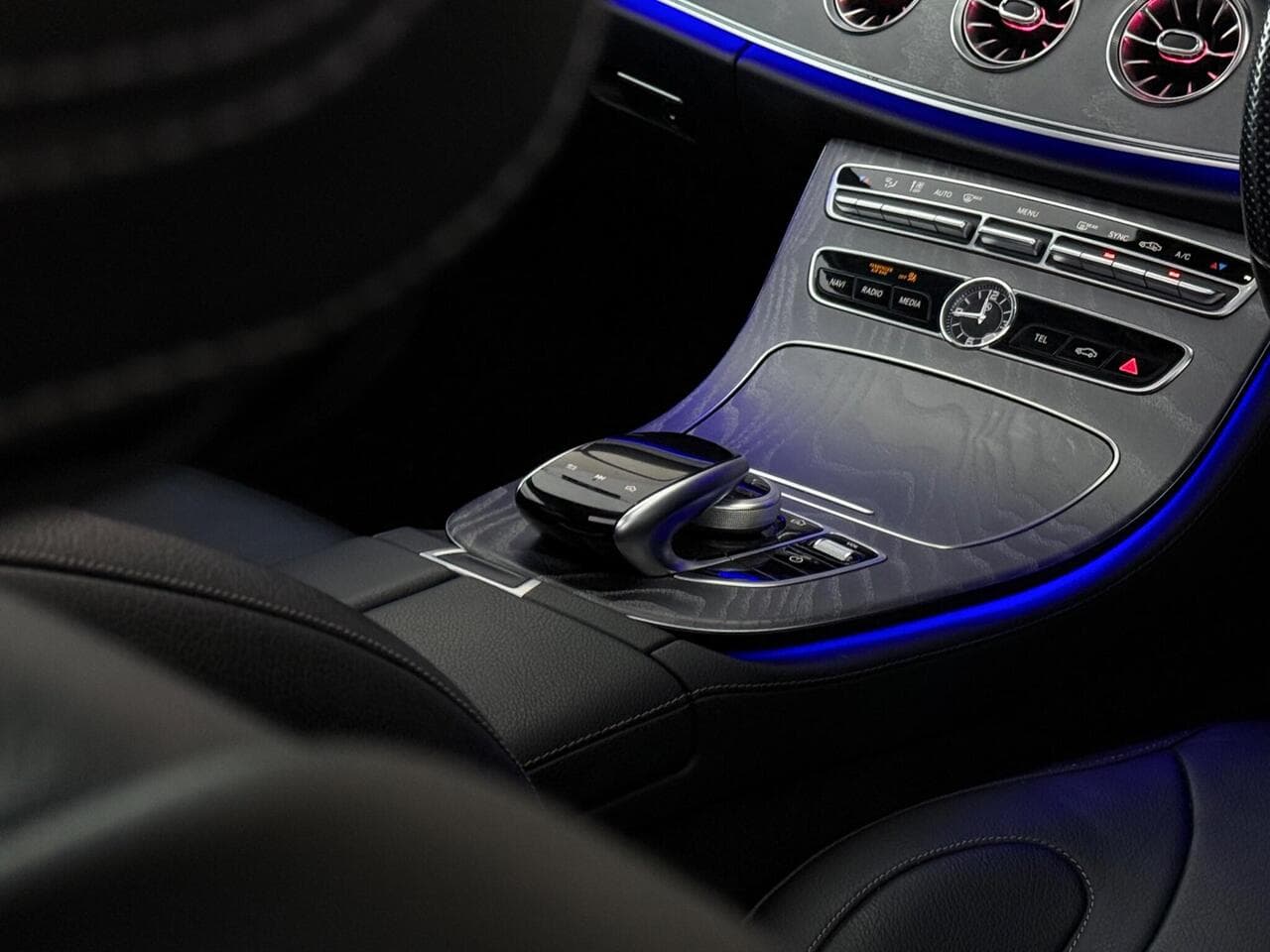 Mercedes-Benz CLS thumbnail Interior Front
