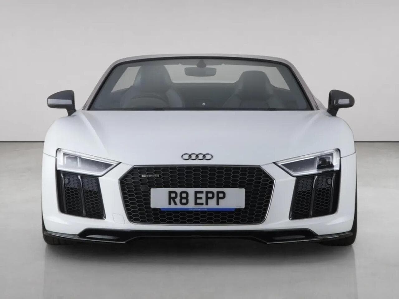 Audi R8 thumbnail Front