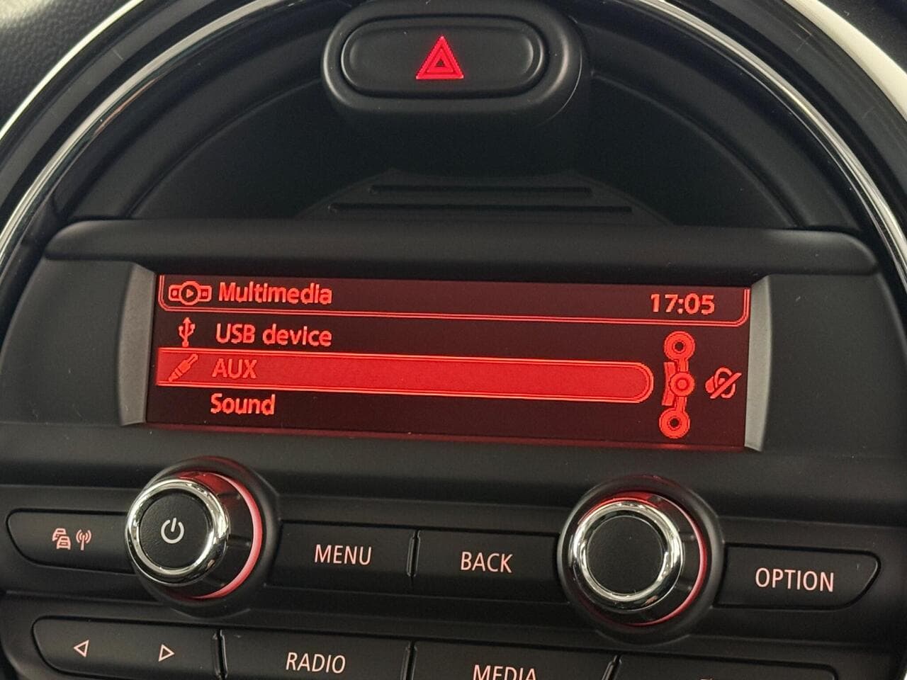 MINI Hatch thumbnail Infotainment System