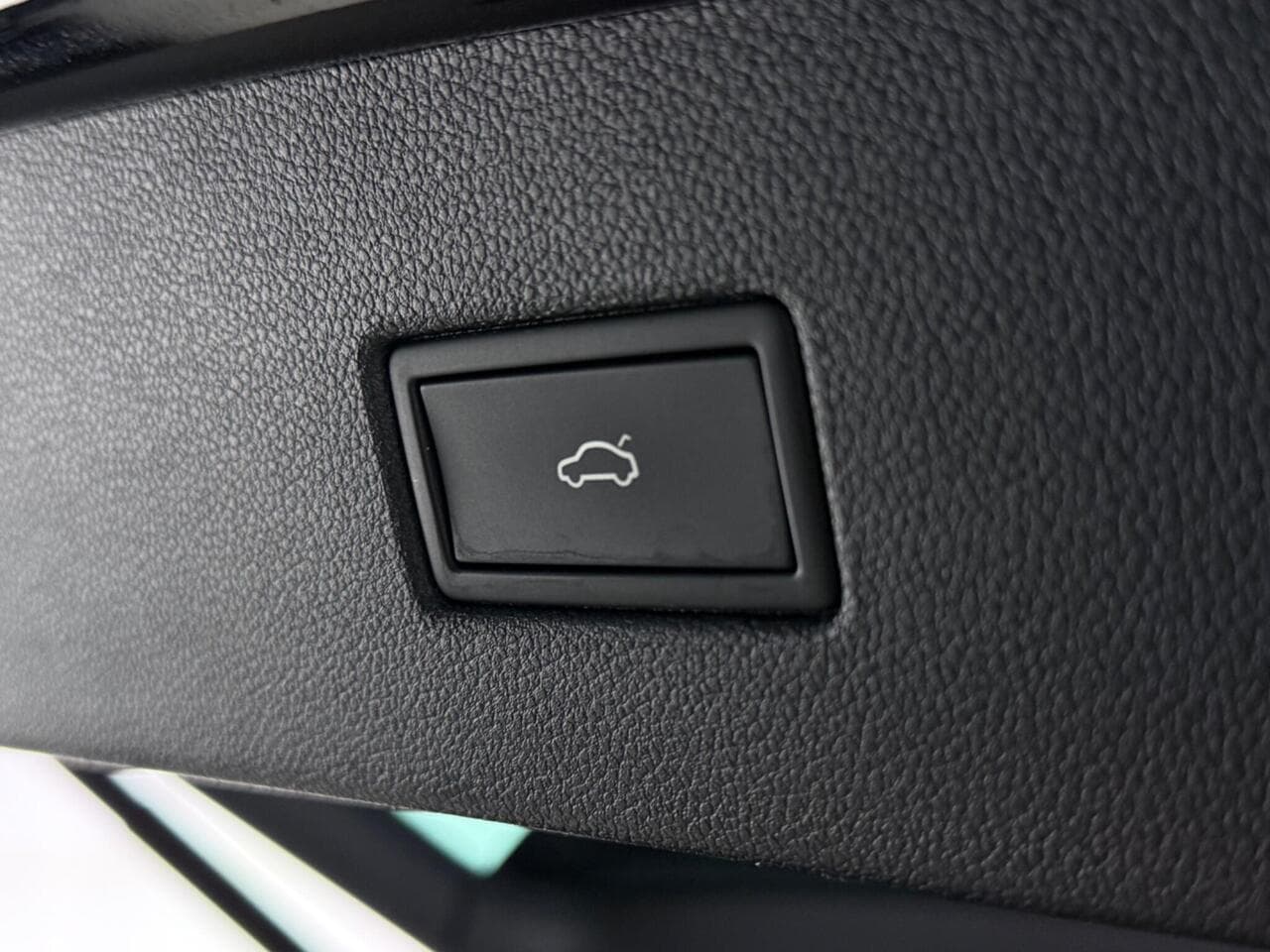 Volkswagen Tiguan thumbnail Misc Controls