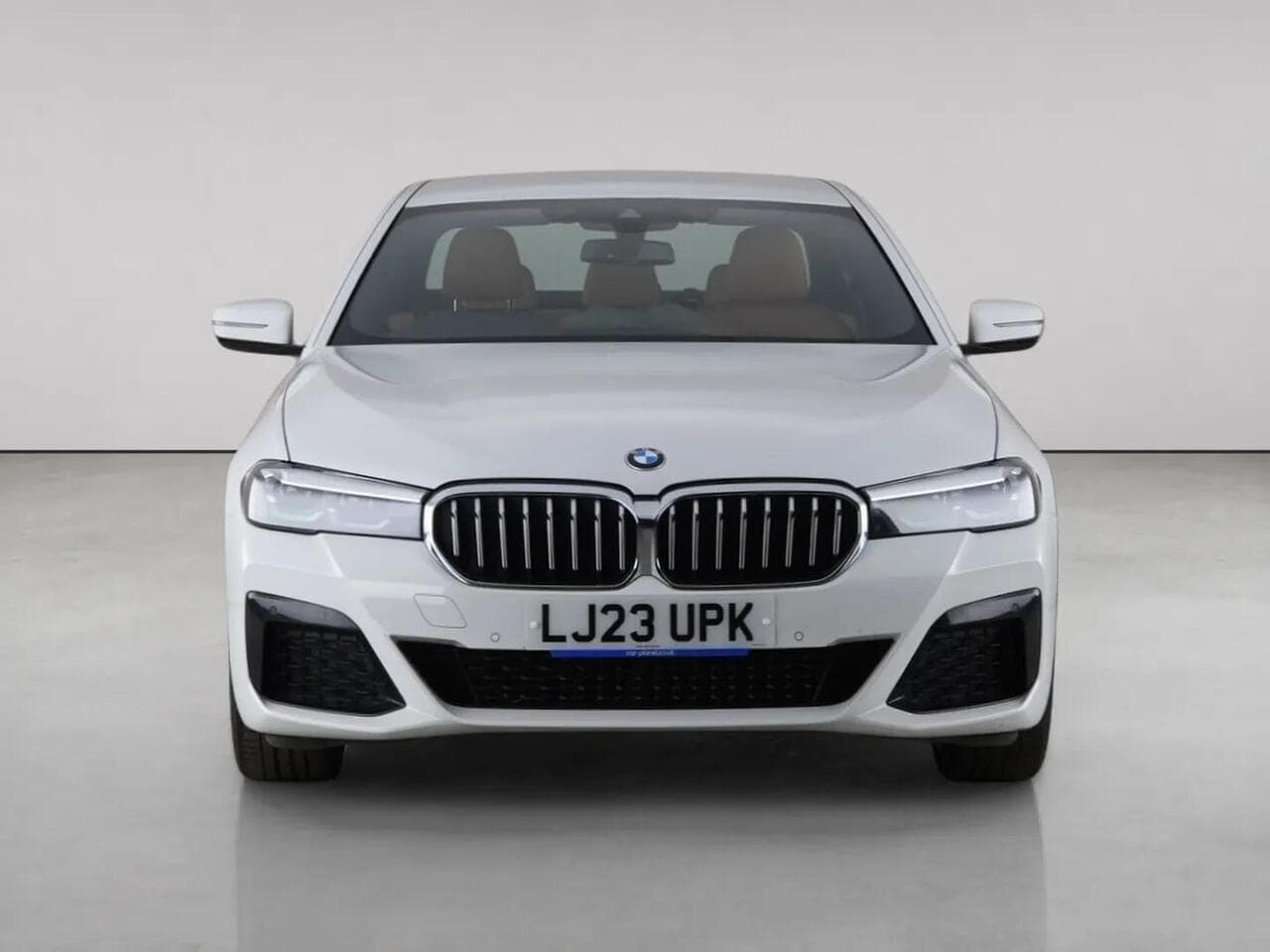 BMW 5 Series thumbnail Front