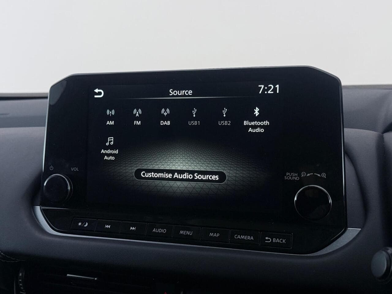 Nissan Qashqai thumbnail Infotainment System