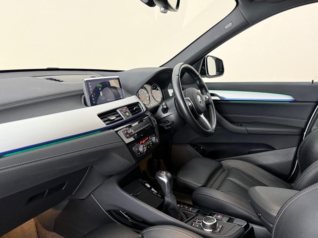 BMW X1 thumbnail Interior Front