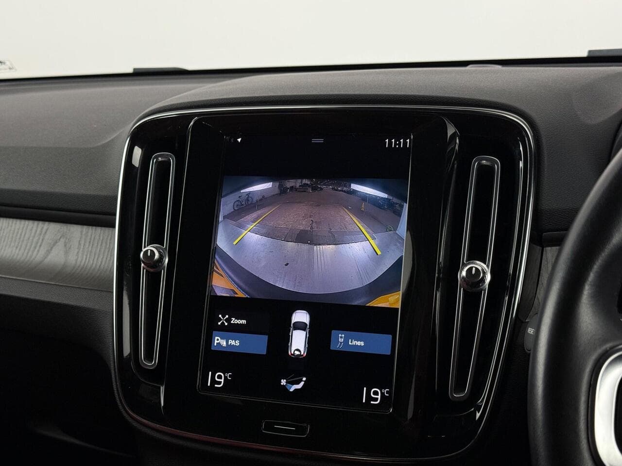 Volvo XC40 thumbnail Infotainment System