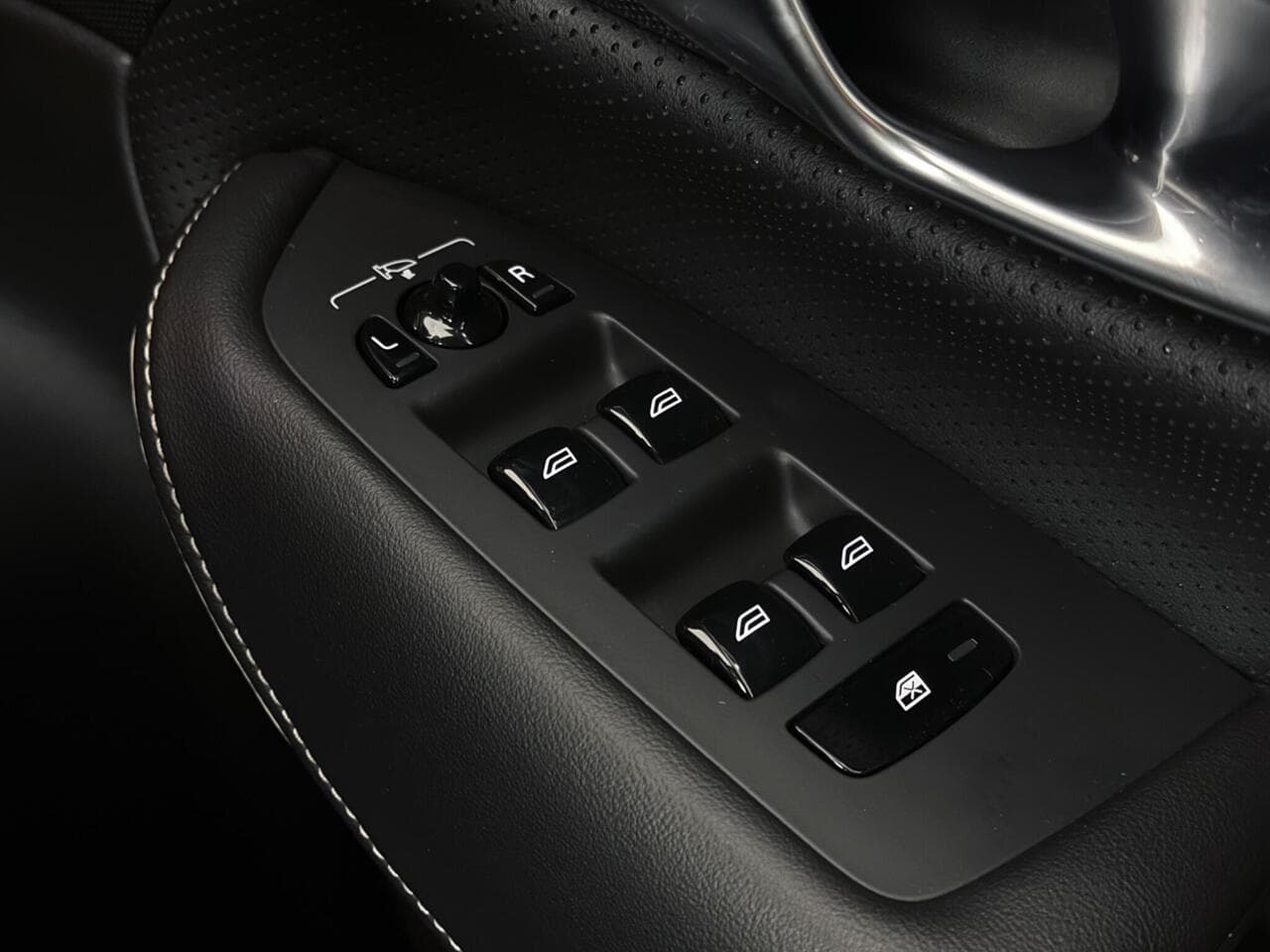 Volvo XC90 thumbnail Misc Controls