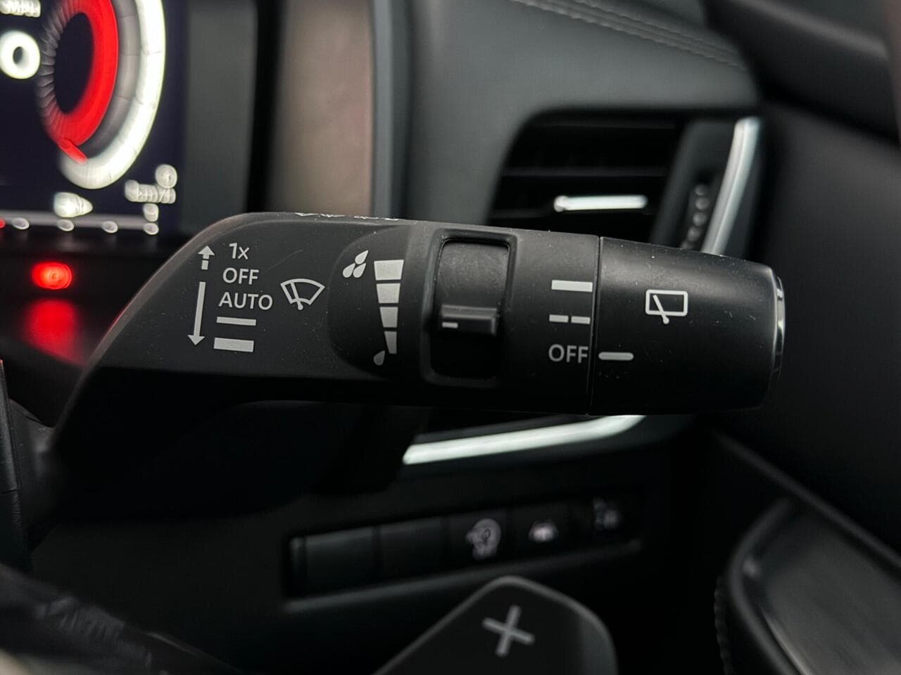 Nissan Qashqai thumbnail Misc Controls
