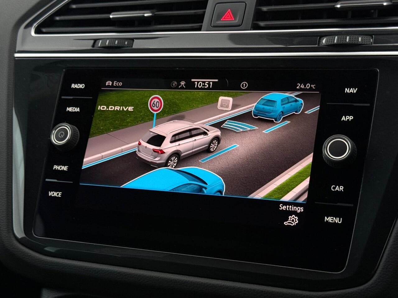 Volkswagen Tiguan thumbnail Infotainment System