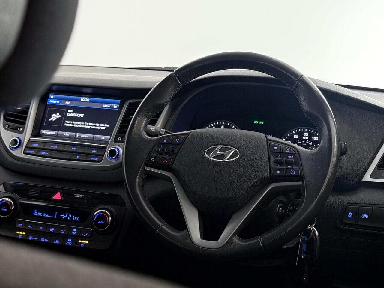 Hyundai TUCSON thumbnail Steering Wheel