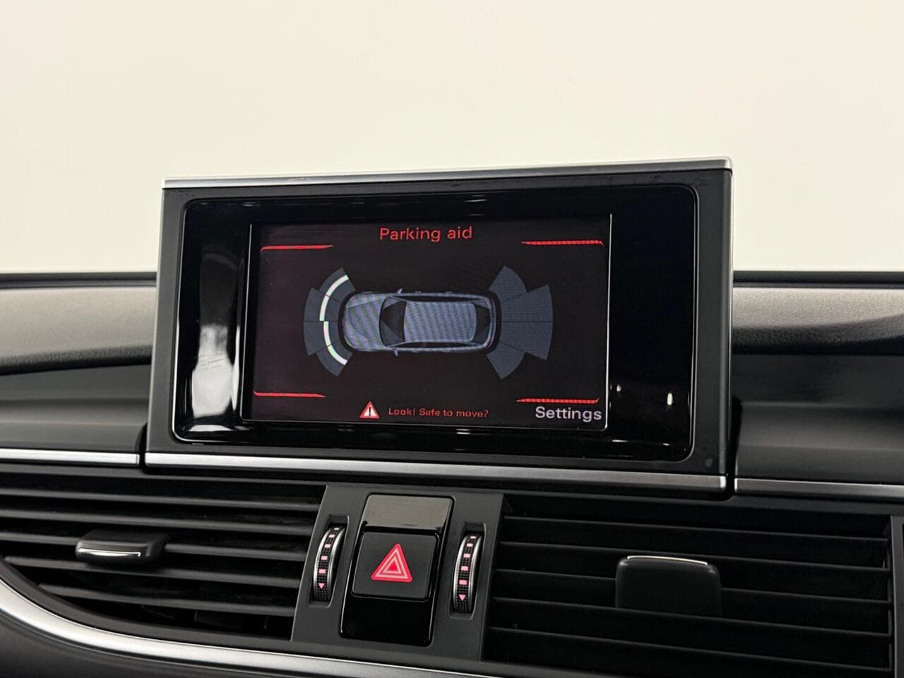 Audi A6 Avant thumbnail Infotainment System