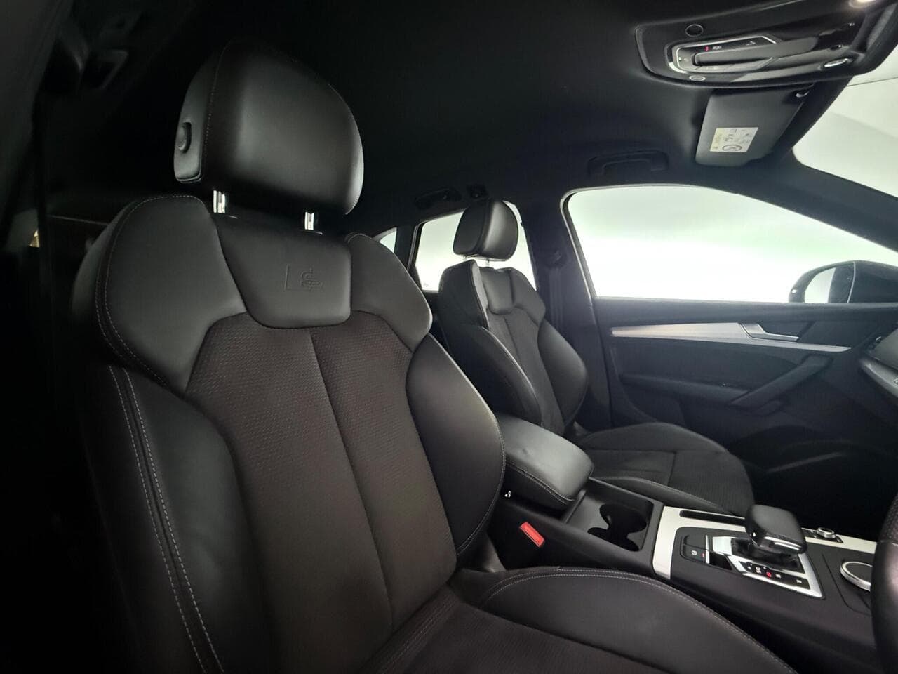 Audi Q5 thumbnail Seat Driver