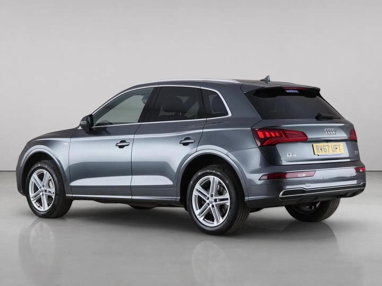 Audi Q5 thumbnail Rear Left