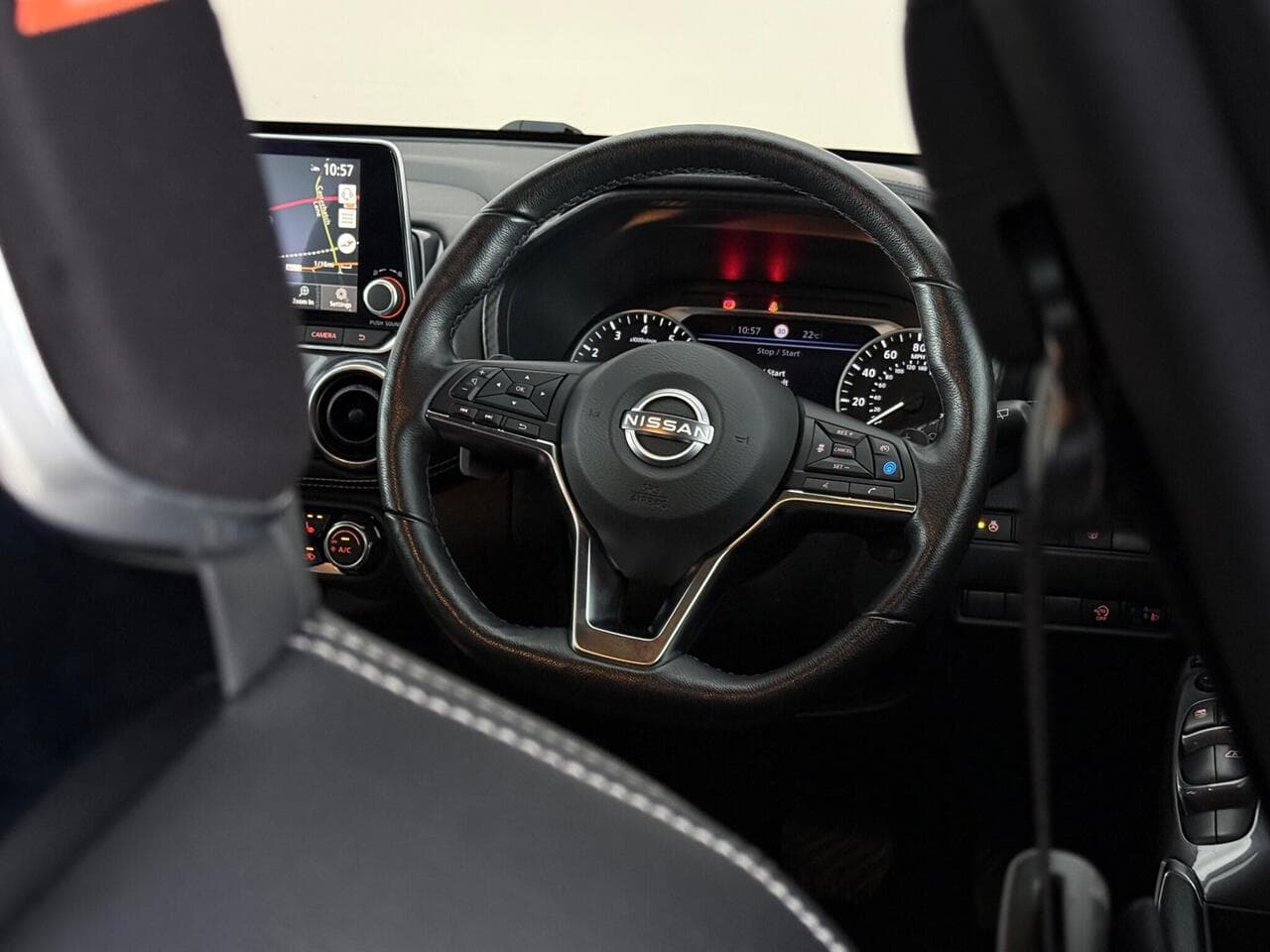 Nissan Juke thumbnail Steering Wheel