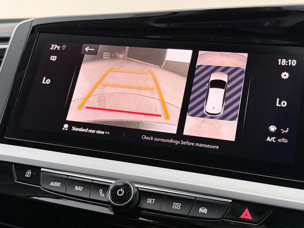 Vauxhall Grandland thumbnail Infotainment System