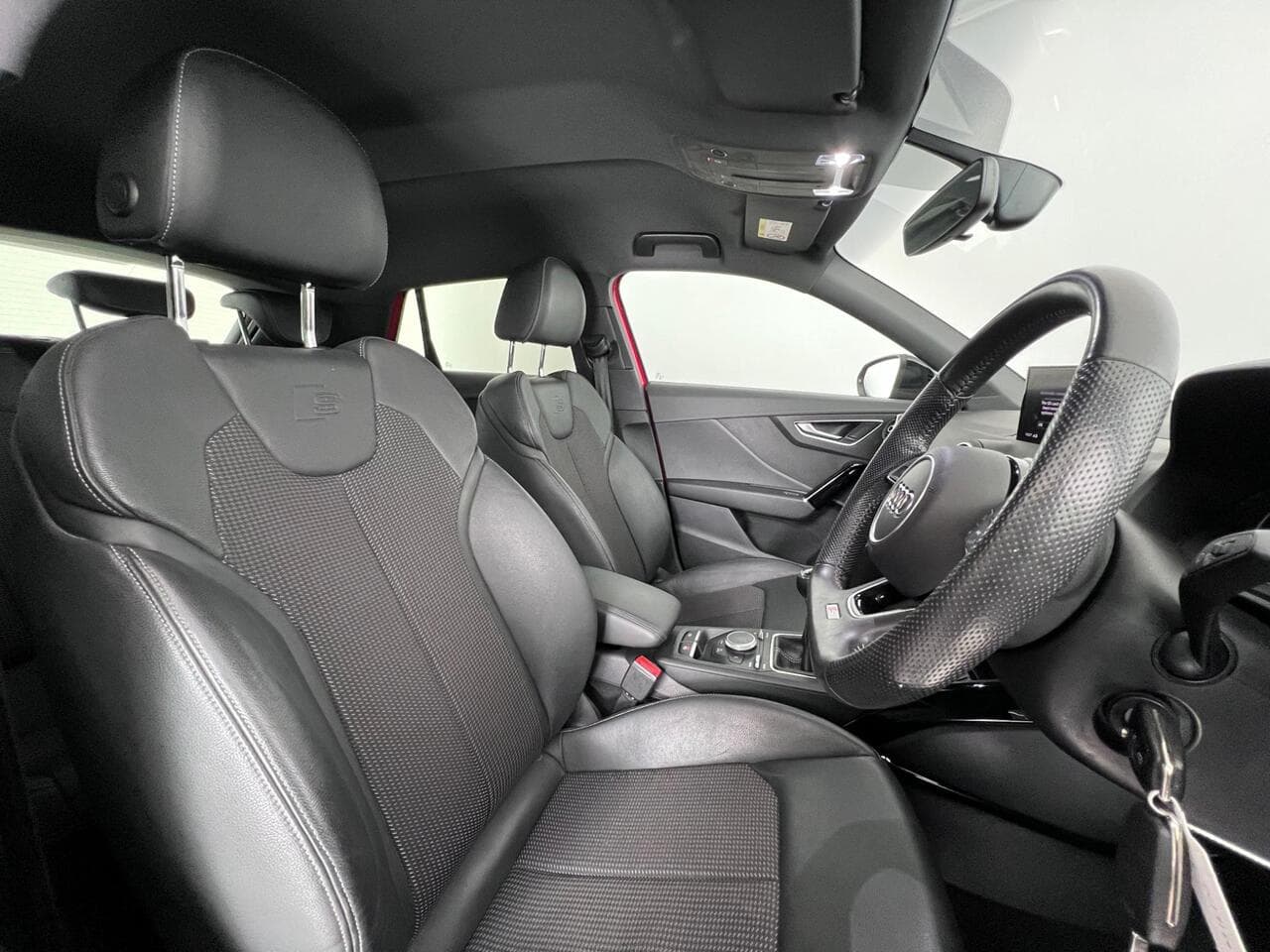 Audi Q2 thumbnail Seat Driver