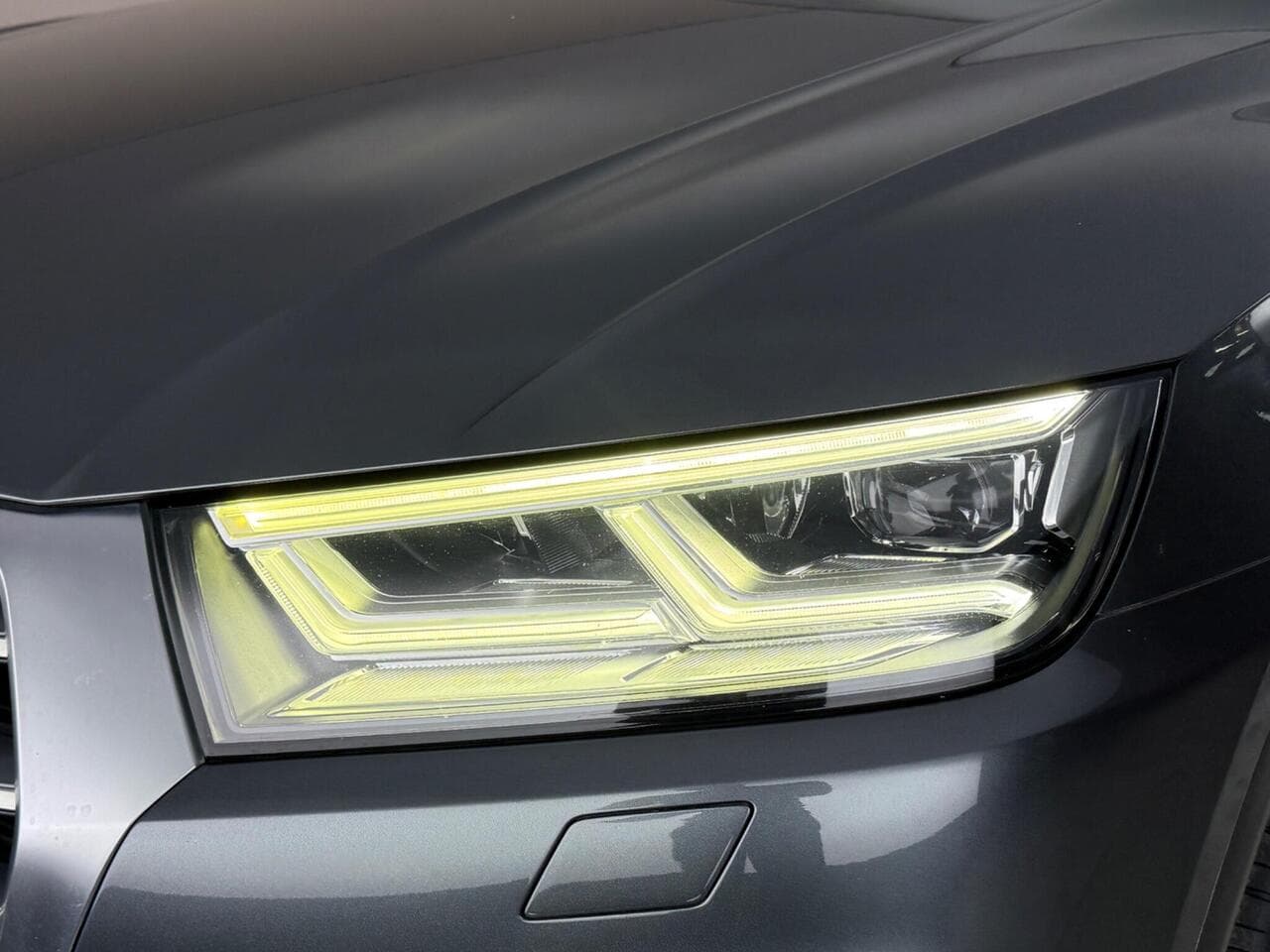 Audi Q5 thumbnail Lights Front