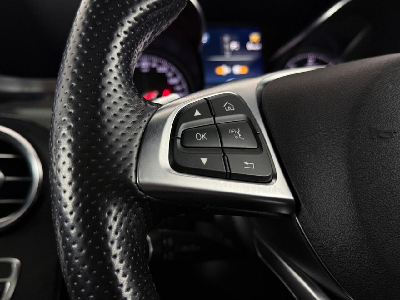 Mercedes-Benz GLC thumbnail Misc Controls