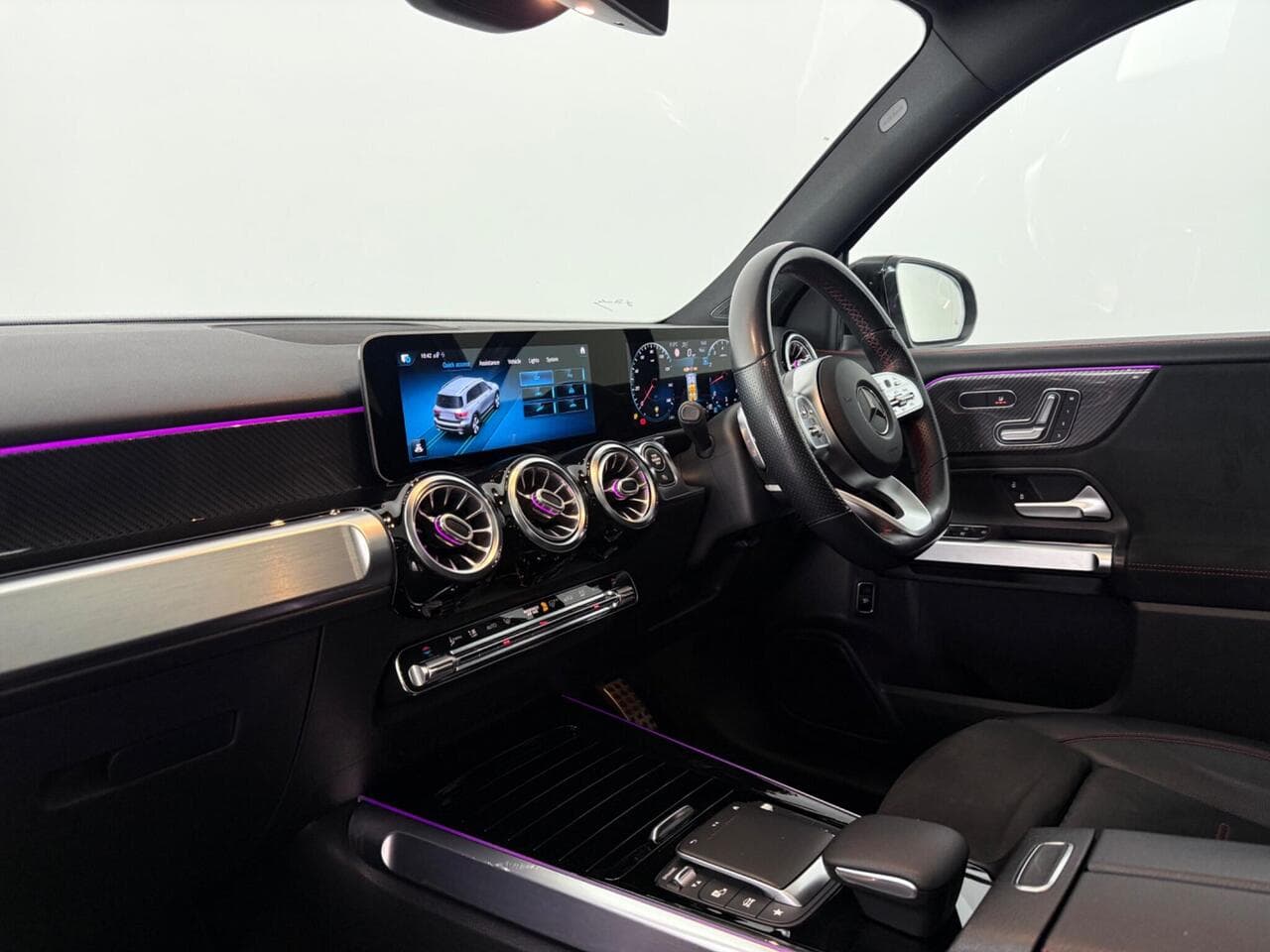 Mercedes-Benz GLB thumbnail Interior Front